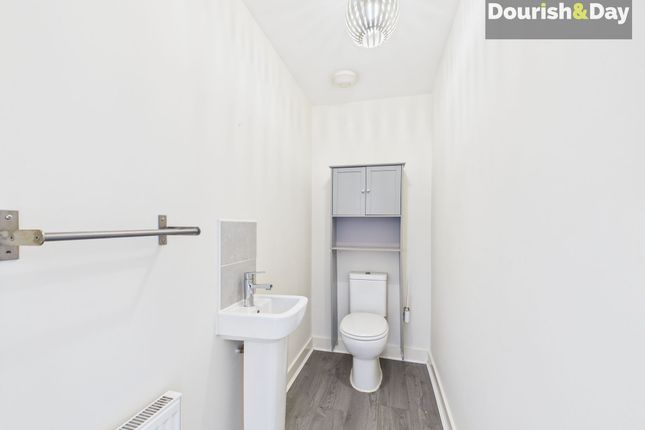 41 Devereux Gardens, Stafford photo 4