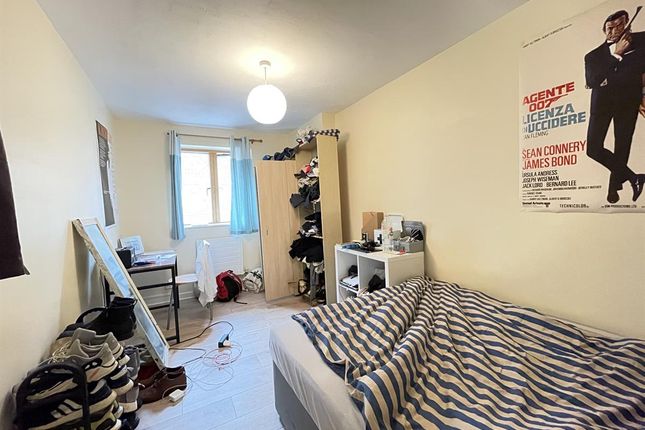 Flat 100, Oakshott Court, London photo 5