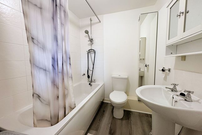 28 Prestall Court, Bolton photo 3