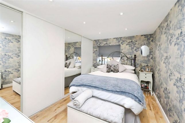 31, Carnarvon Drive, Hayes photo 3