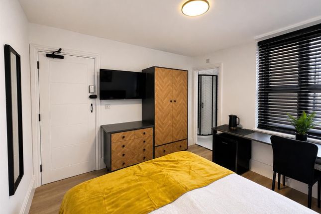 Room 2, 62 Leigh Hall Road, Leigh-on-Sea photo 5