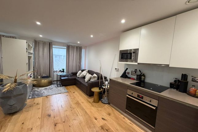 47 Balfour Road, Hounslow photo 2