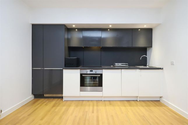 Flat 52 Clovelly Court, 6 Wintergreen Boulevard, West Drayton photo 4
