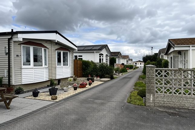 2-bed caravan on 34, Stonecliff Park, Welton, £195,000