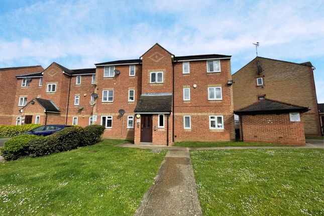 Flat to rent in Danbury Crescent, South Ockendon