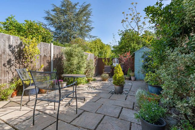17 Rutland Close, Ashtead photo 4