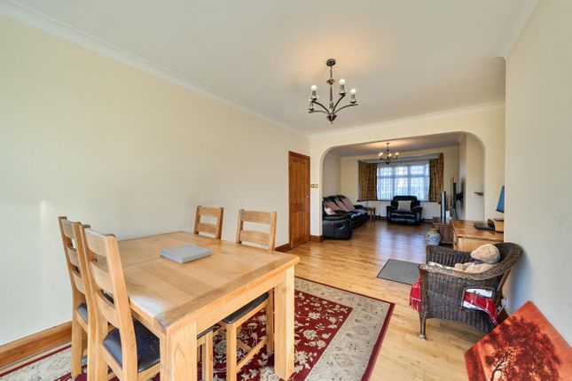 34, Hunters Grove, Harrow photo 4