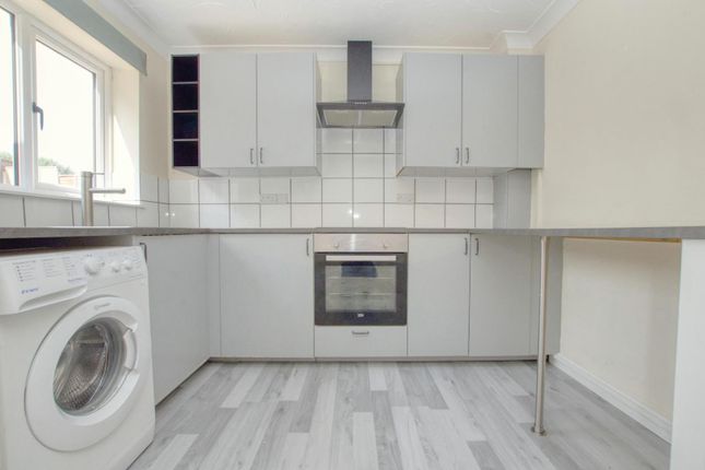 33, Bracklesham Close, Southampton photo 4