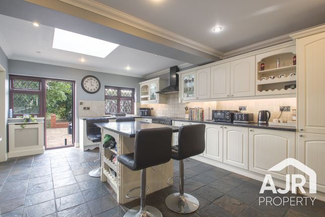 3 Heather Drive, Dartford photo 2