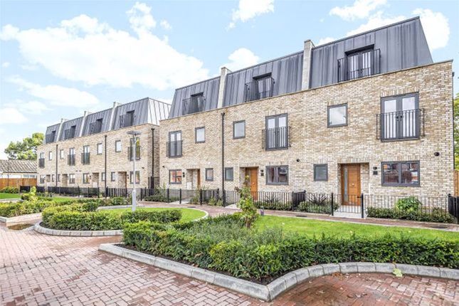 4-bed house on 2 Mews Close, Harrow View, Harrow, £750,000