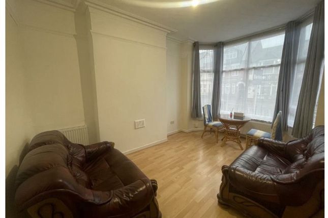339 East Park Road, Leicester photo 3