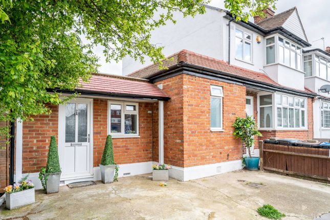 Bungalow to rent in Oakhill Road, Norbury, London