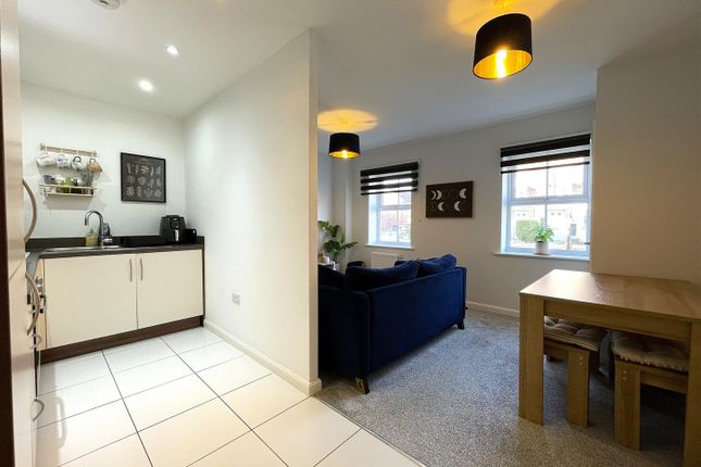 4 The Holmes, Coupland Road, Selby photo 3