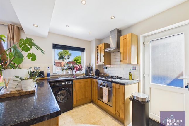 8, Heron Road, Caldicot photo 4