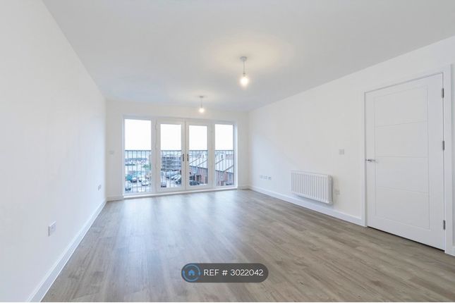 Flat, Hobbs Way, Gloucester photo 4