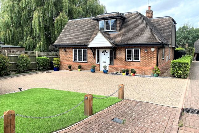 Thumbnail Bungalow for sale in Parkfield View, Potters Bar, Hertfordshire