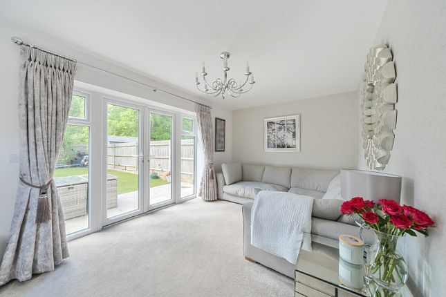 1, Equestrian Court, Reading photo 4