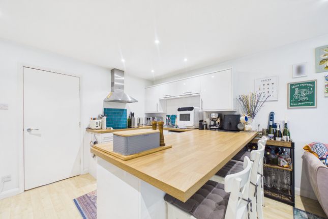 Flat 13, Maple Court,, Wayland Close, Bracknell photo 3