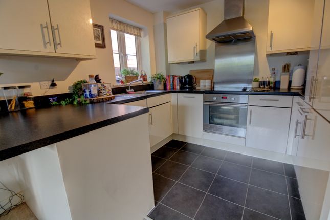 2 Palmer House, Enborne Road, Newbury photo 3