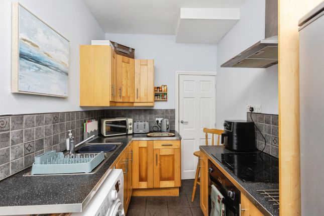 1, Stanley Road, Keighley photo 4