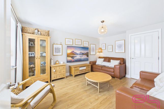 11, Chestnut Close, Burton-On-Trent photo 4