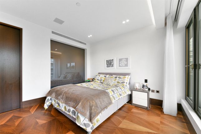 Flat to rent in One Tower Bridge, Crown Square