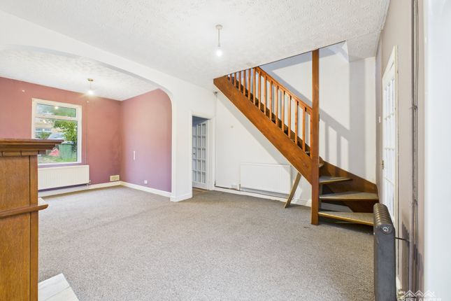 8, Clifton Square, Torfaen photo 4