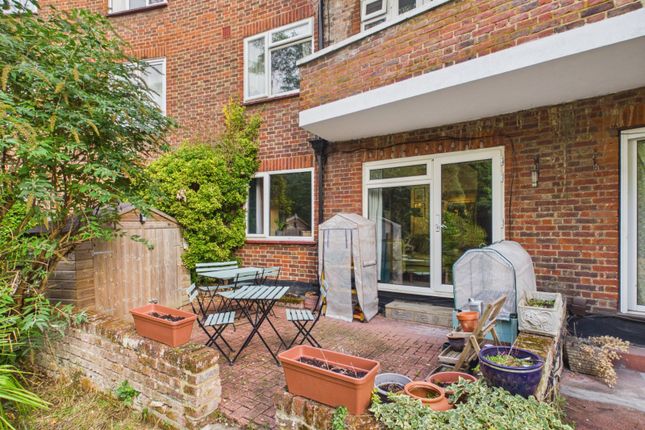 Laleham Road, Surrey photo 3