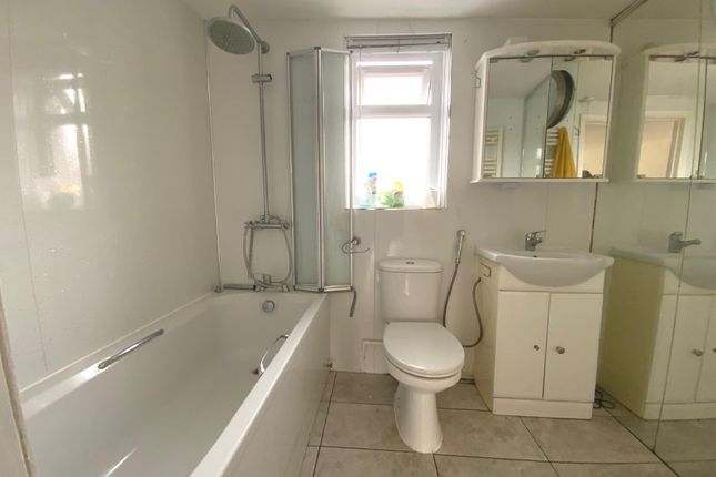 36, Riley Avenue, Clacton-On-Sea photo 4
