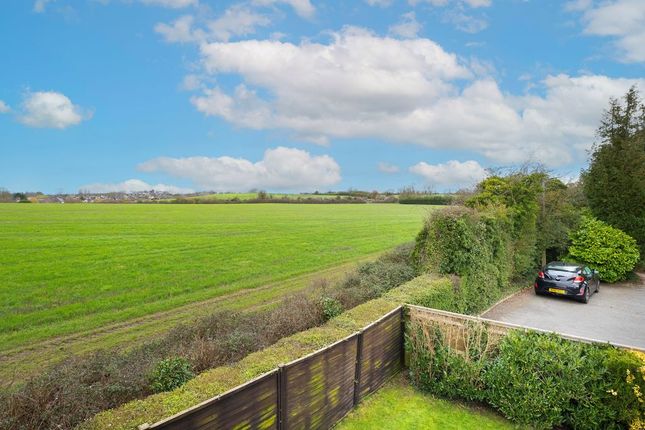 14, Netherby Close, Tring photo 4