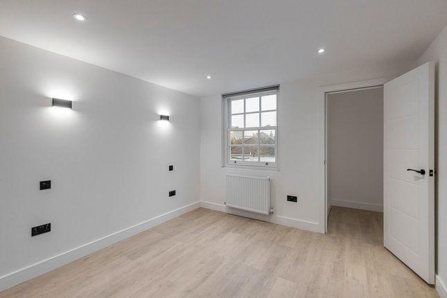 Thumbnail Flat to rent in Ashbourne Parade, Finchley Road, London