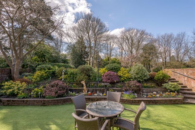 30, Bancroft Court, Surrey photo 3