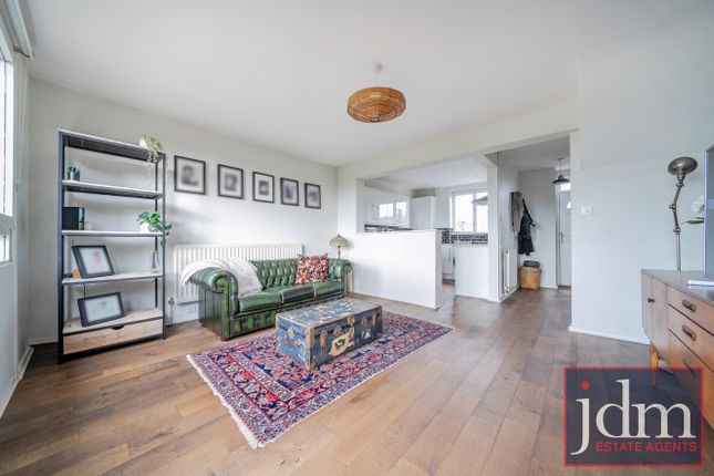 23, Mandeville Close, London photo 2
