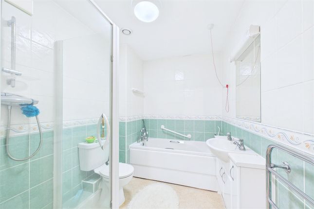 Flat 51, 83, Pegasus Court, Silver Street, Nailsea photo 4
