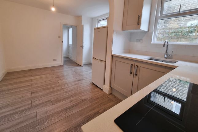 2-bed flat on Dingwall Road, London, £550,000