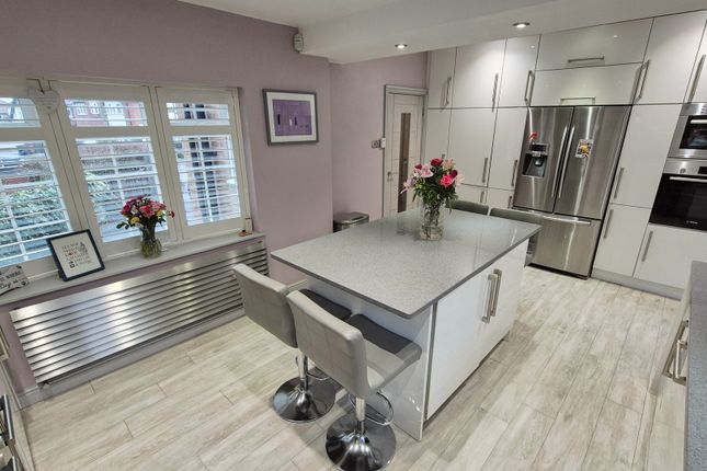 19, Cedar Avenue, Leicester photo 4