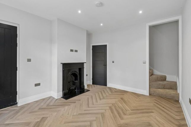 The Cottage 47, Brookshill, Harrow Weald photo 2