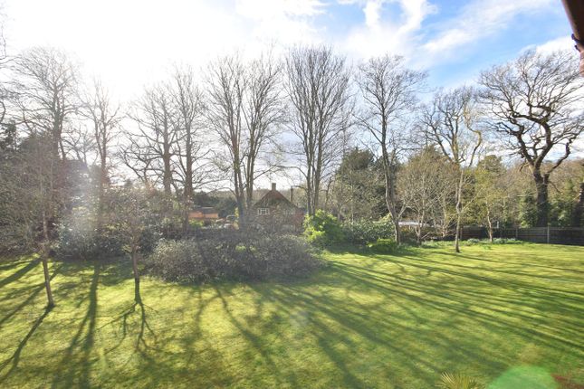 11, Heathbridge, WEYBRIDGE photo 2