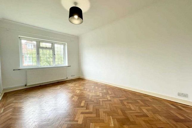 5, Ethorpe Crescent, Gerrards Cross photo 4