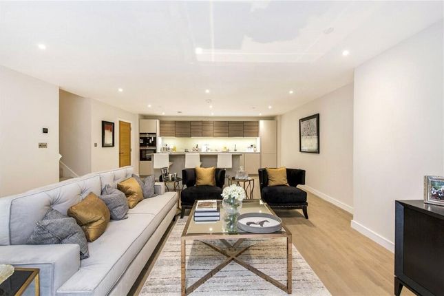 Flat to rent in Viridium Apartments, Finchley Road, London