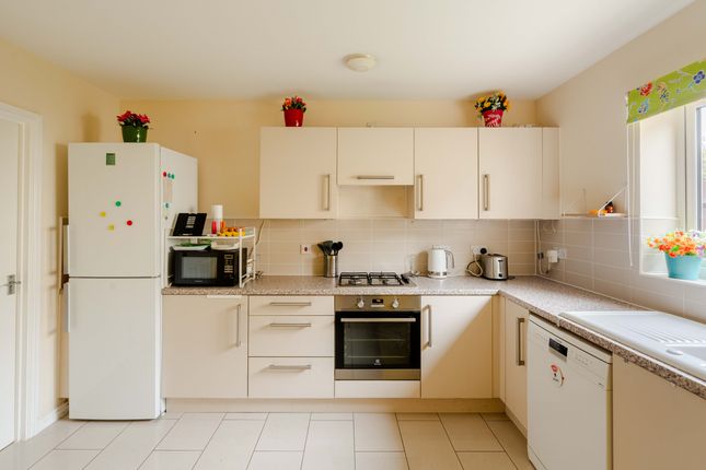 27 Medlar Close, Bristol photo 4