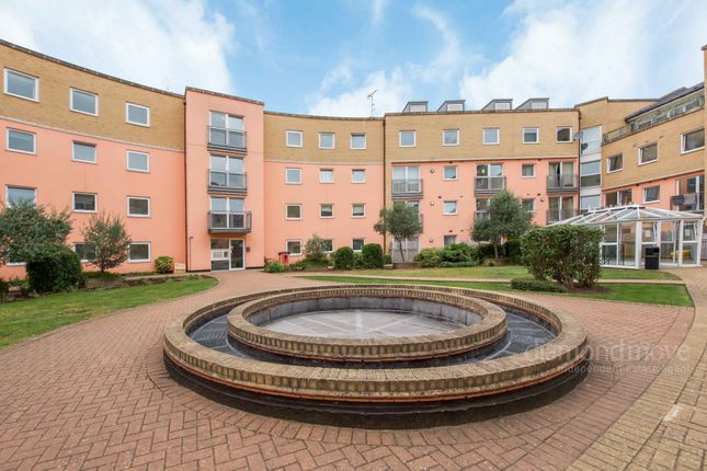 Flat to rent in Wooldridge Close, Bedfont