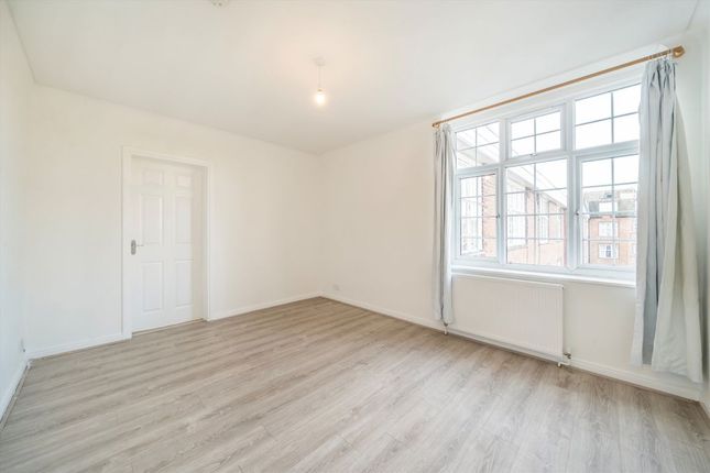 56, Streatham Close, London photo 3