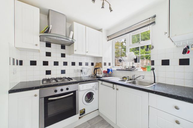 Crofton Close, Bracknell photo 2