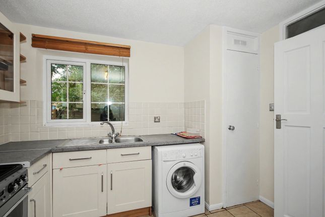 28, Maytrees, Cambs photo 4
