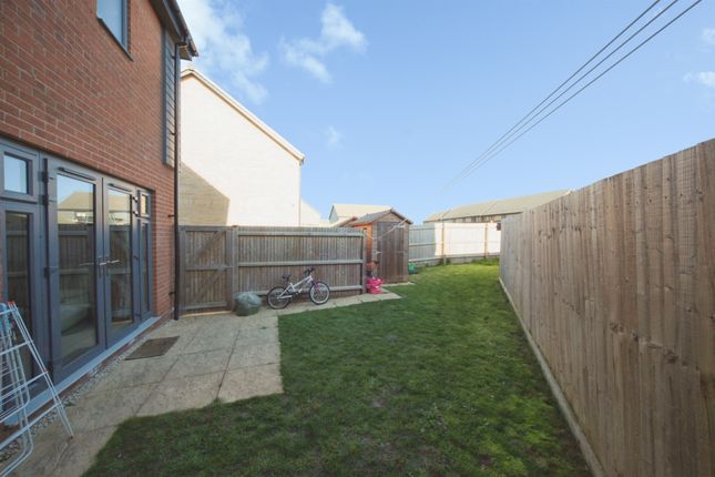 26, Titus Grove, DUNSTABLE photo 2