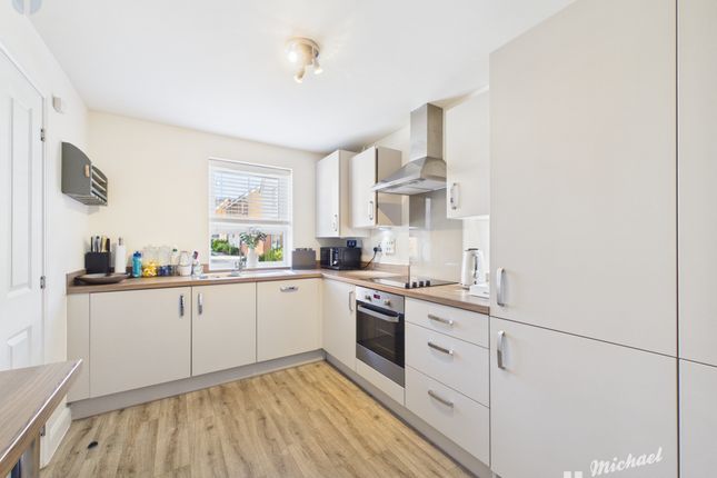 4, Nutmeg Close, Aylesbury photo 4