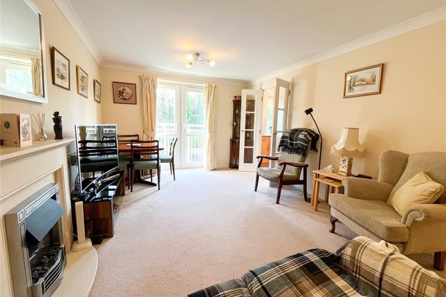 29, Warburton Court, Uppermill photo 3