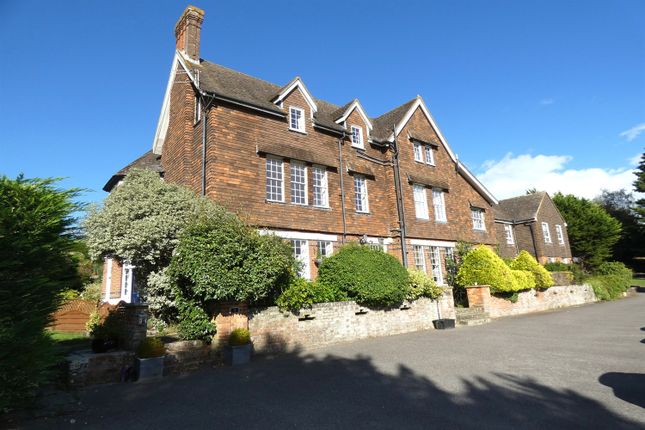 Flat to rent in 7 Woodberry House, Burton Park Road, Petworth, West Sussex