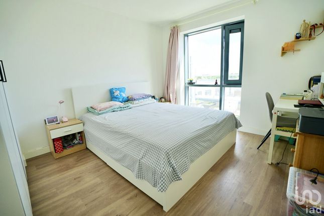Flat Flat 129, 13, Beaufort Square, London photo 4